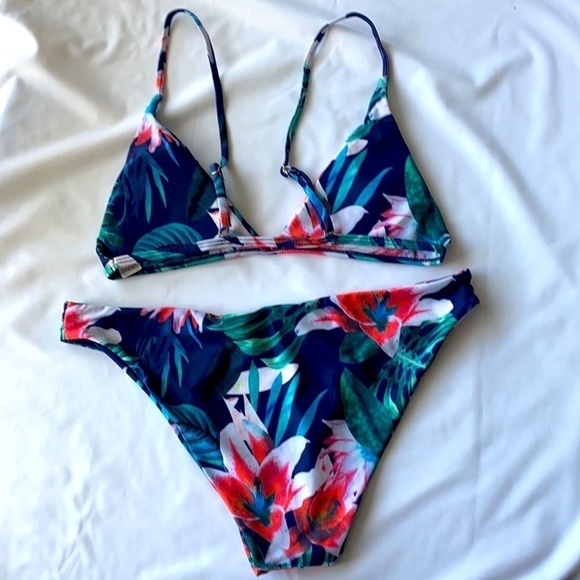 CUPSHE Tropical Floral Two Piece Bikini - Picture 2 of 8